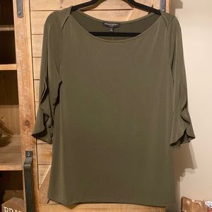 Banana Republic olive top with ruffle sleeve. Size Medium.